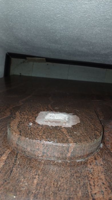 Bancada de pedra castanha