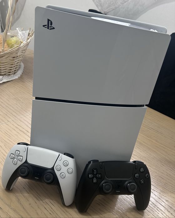 PlayStation 5 Digital Edition 1TB + 2 pady DualSense