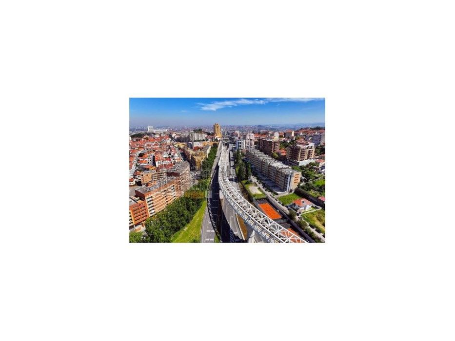 Excelente Apartamento T1, Com Lugar De Parqueamento, Junto Ao Metro...