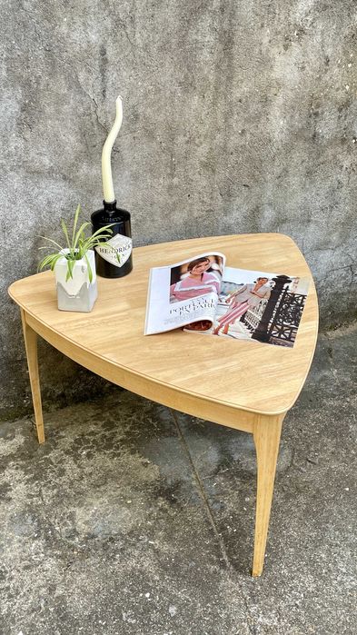 Retro-Style Guitar Pick Side Table64740813708546122