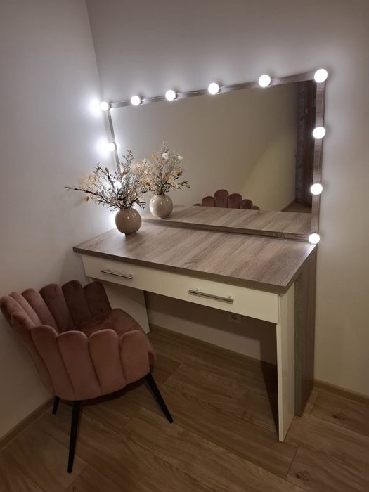 Toaletka z lustrem podświetlane, biurko stolik