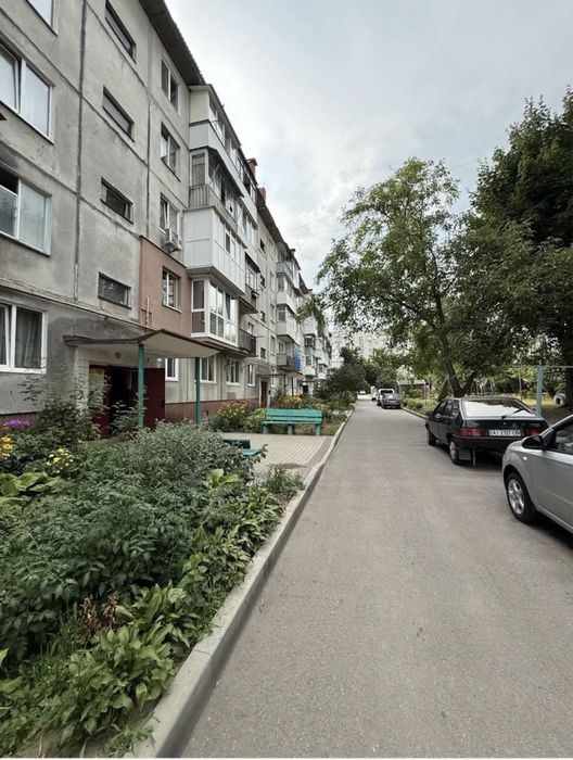 Продам 2/2/5 вул.Курсова 40.ЦЕНТР МІСТА