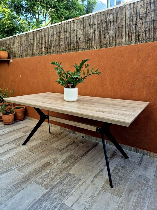 Mesa com estrutura em aço 90x180