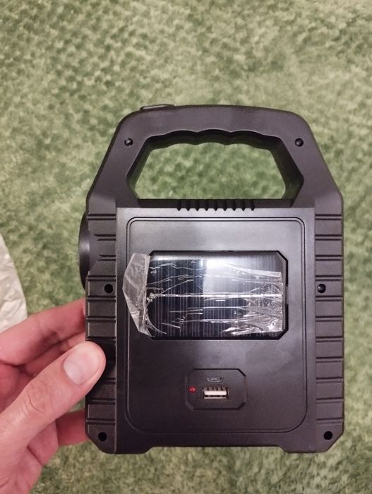 Фонарь кемпинговый с солнечной батареей.