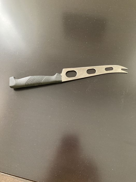 Нож для нарезки сыра