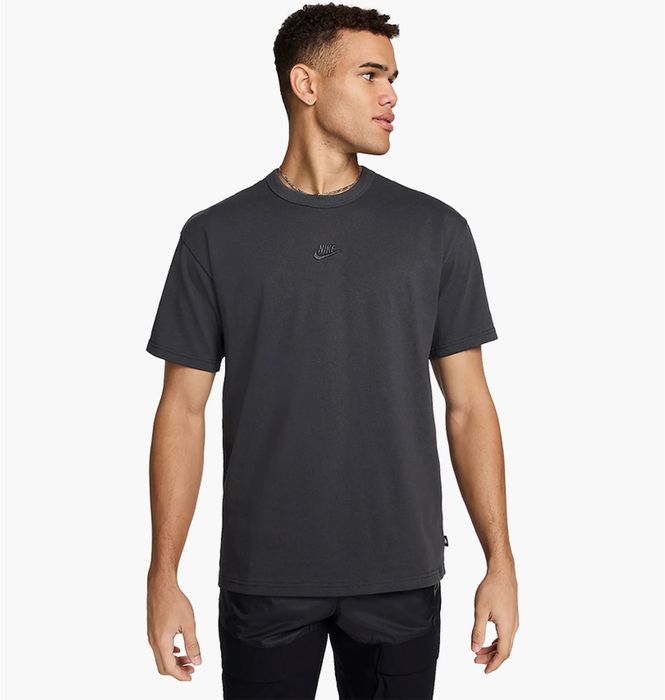 Футболка Nike T-Shirt Sportswear Premium Essentials Black оригінал DO7392-060