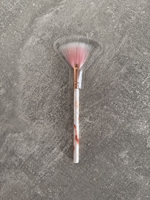 Пензлик для макіяжу
