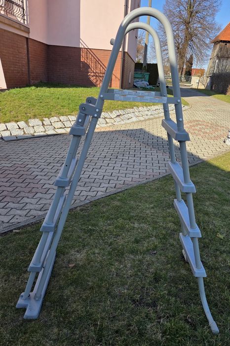 Sprzedam  drabinkę do basenu