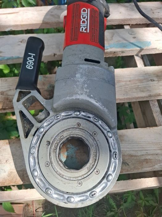 Gwintownica elektryczna RIDGID 690-I 1/2"–2" komplet głowic + walizka