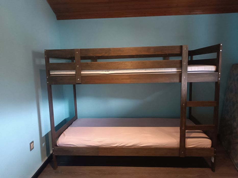 Beliche IKEA com colchões