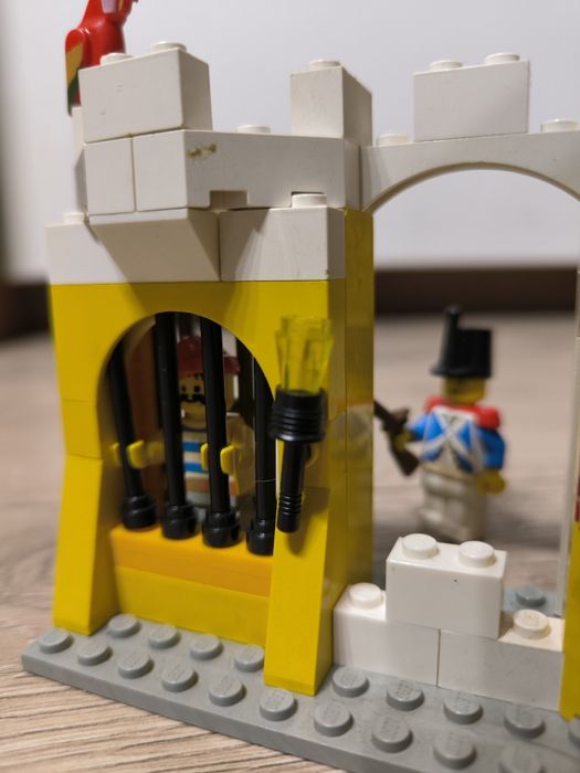 Zestaw LEGO 6259 Areszt Gubernatora Broadside'a