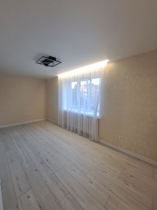 Продам 2 км Поверх 3/5 ,базар