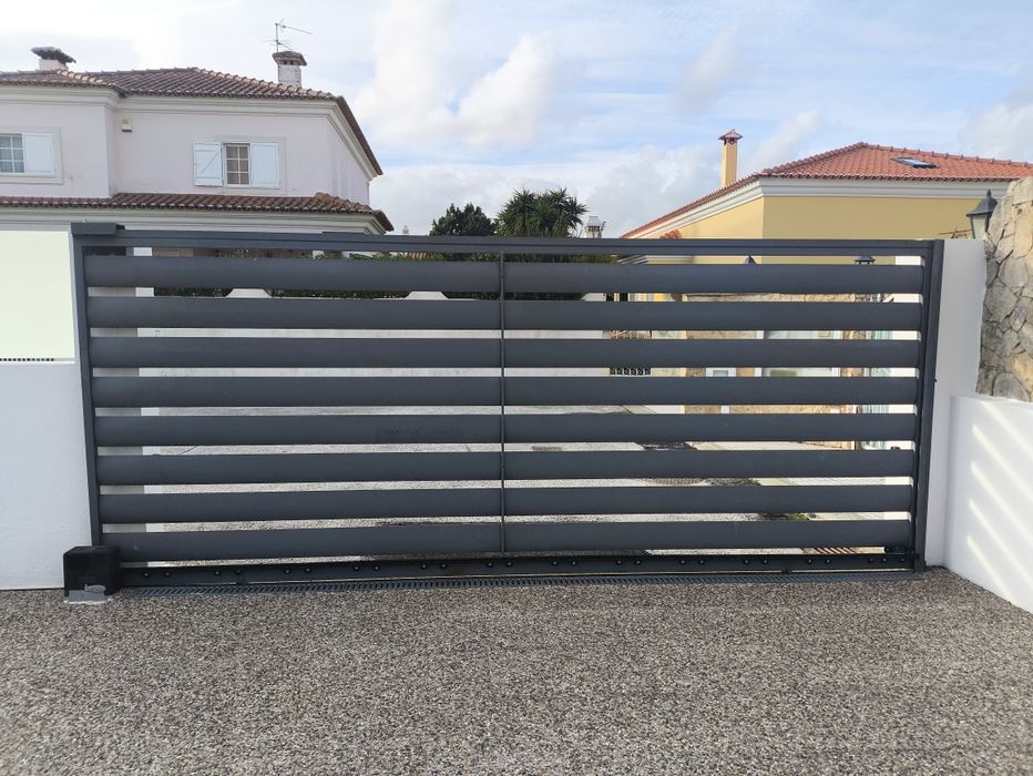 Portão de correr + portão pedonal