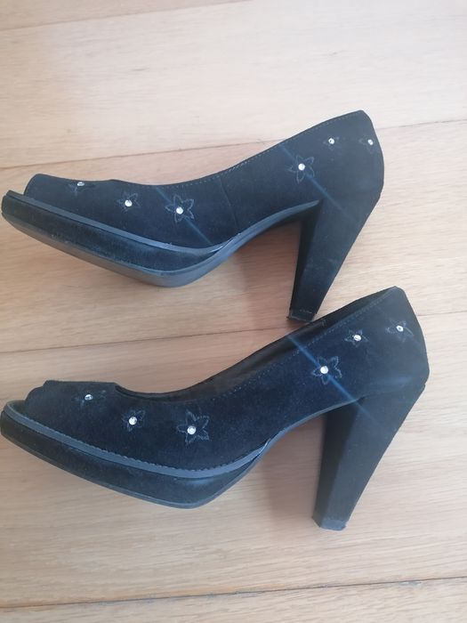 Sapatos pretos de camurça (38)
