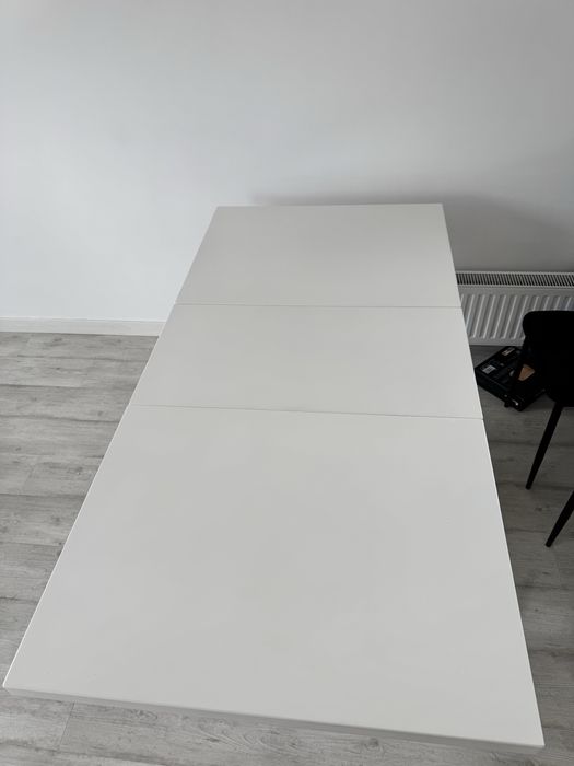 Biały elegancki  stół