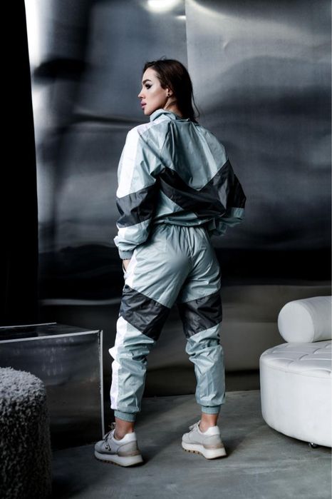 Костюм жіночий стара школа