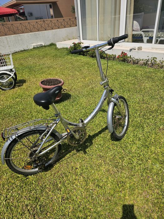 Bicicleta marca qūer, toda em inox