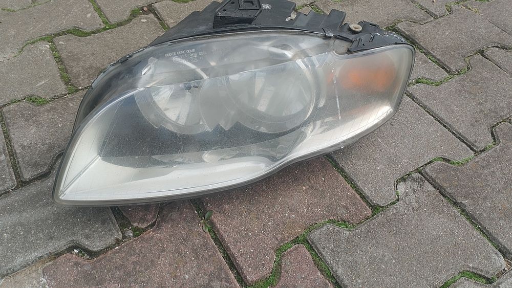 Lampa do Audi S4 B7 lewa przód
