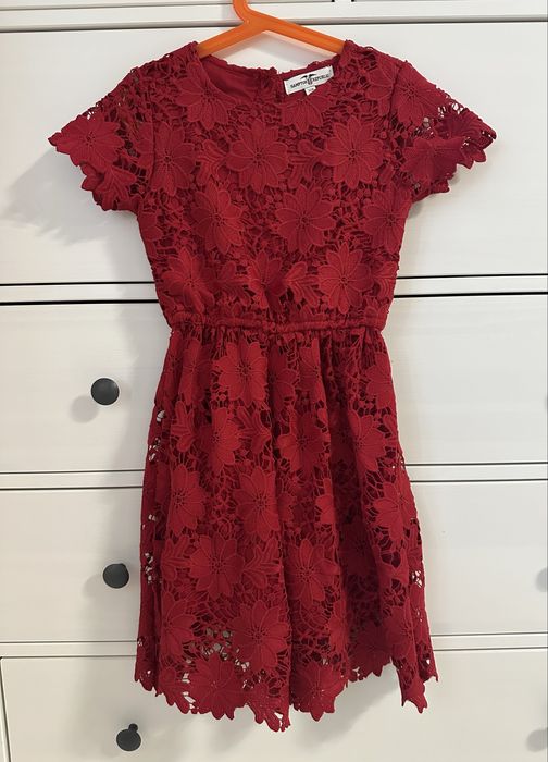 Koronkowa czerwona świąteczna elegancka sukienka Kappahl 128