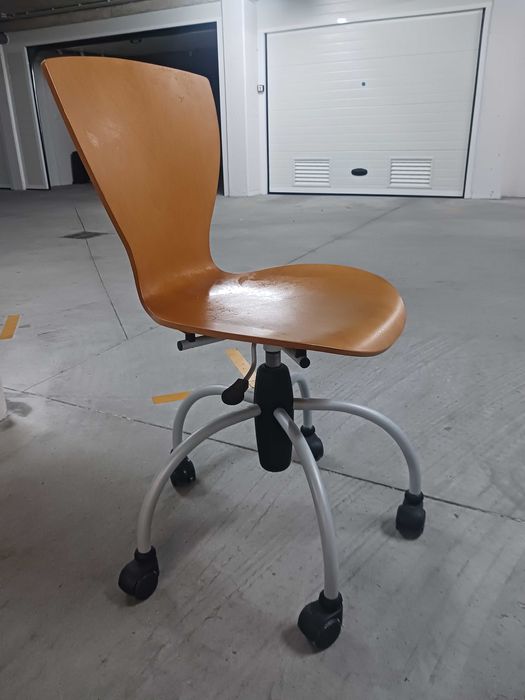 Cadeira Giratória em madeira