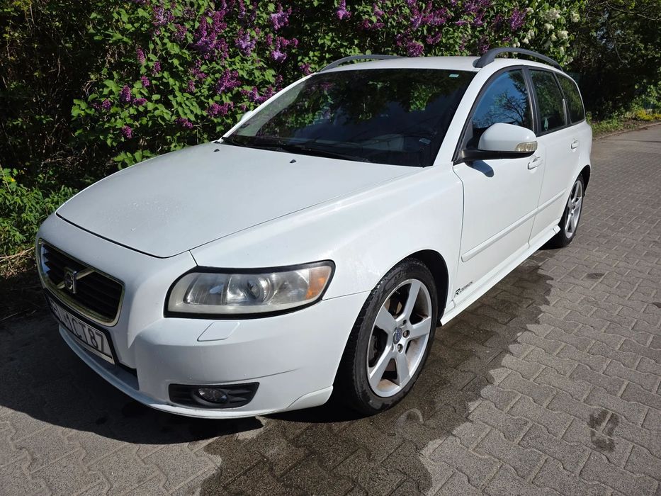 Volvo V50 Volvo V50 2011 R-Design, Bogate wyposażenie,2 komplety kół,Ekonomiczny