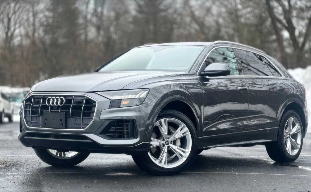 Audi Q8      2022