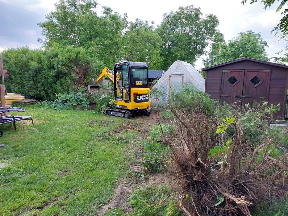 Usługi mini-koparka, wykopy. Koparka gąsienicowa. Prace ziemne.