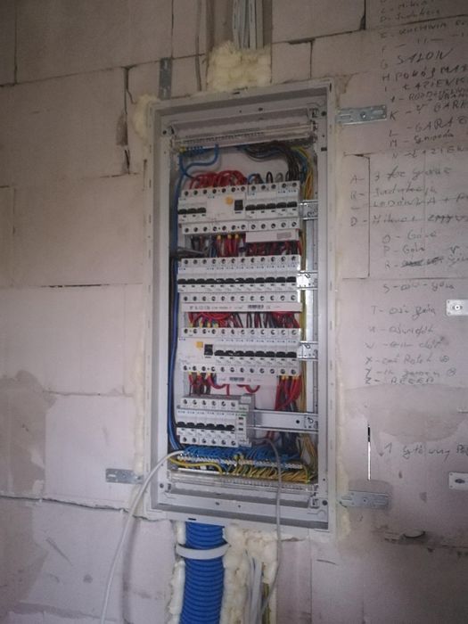 Elektryk! Usługi elektryczne! Awarie elektryczne!