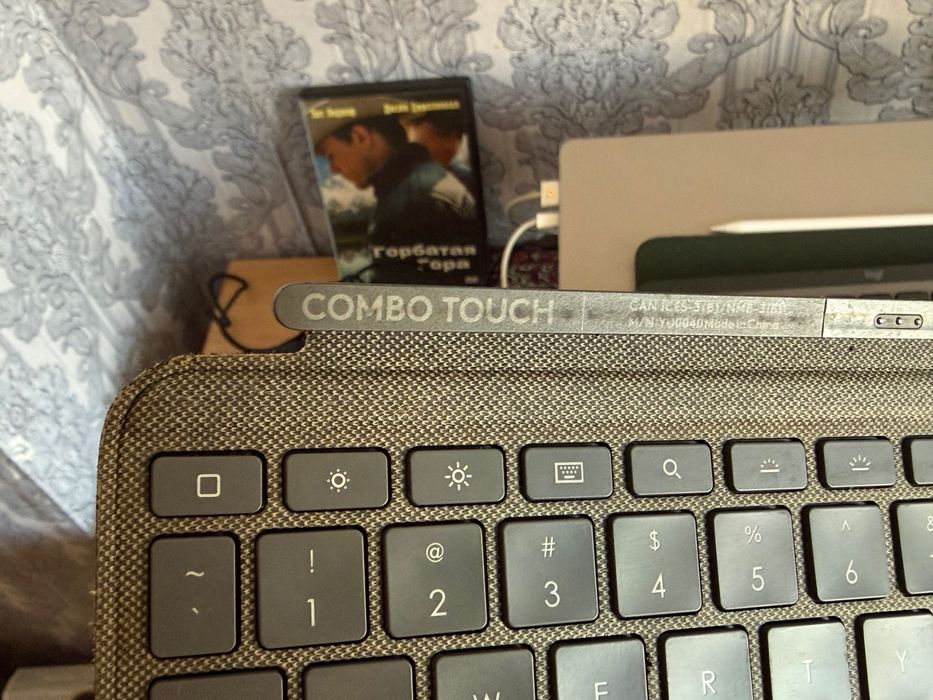 Logitech Combo Touch для iPad Pro 11 1 2 3 4 gen
