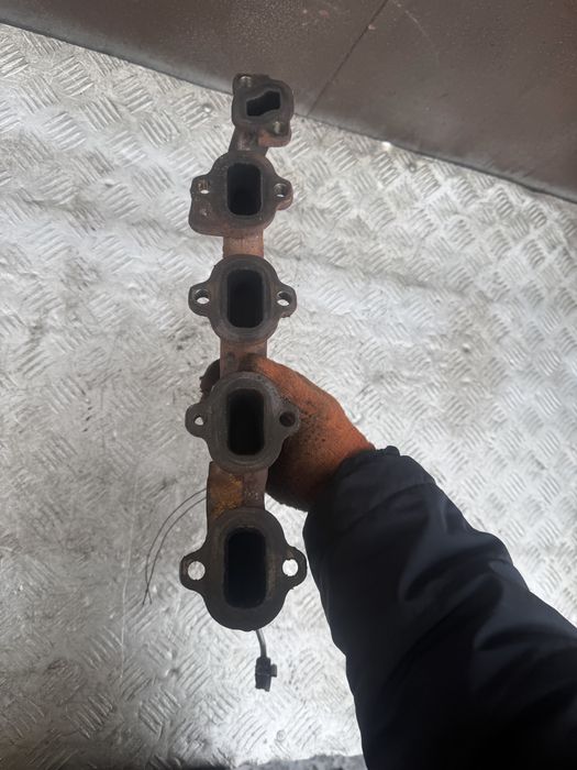 Выпускной коллектор 1.6 DCI Renault Trafic 140045202R