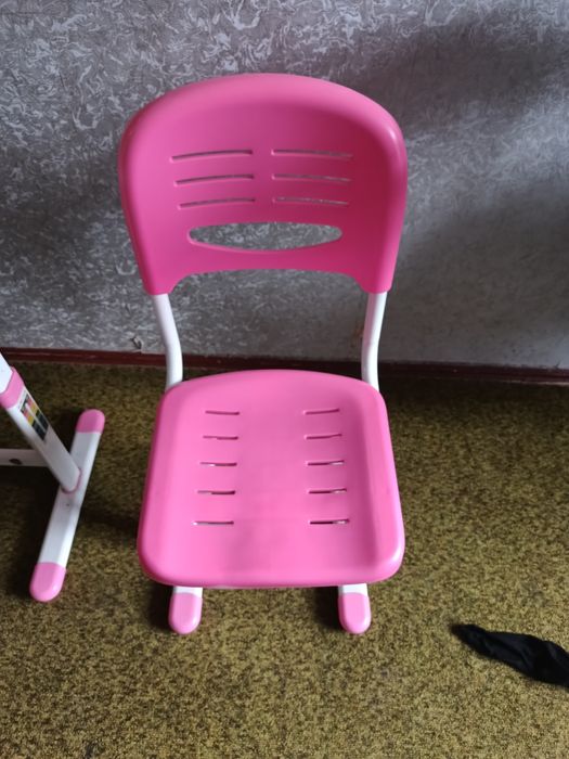 Парта детская, розовая.