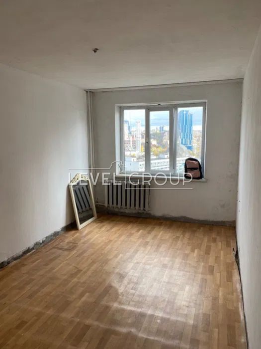 Продаж 3 кімнатної квартири метро Вокзальна Солом'янський р-н