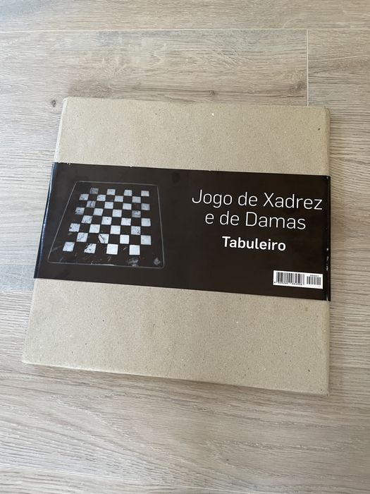 TAbuleiro de damas e xadrez marmore