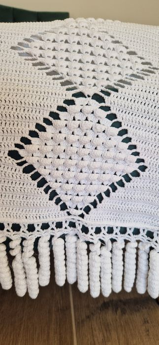 Belissino trabalho artesanal Manta de trico nova feita a mão 2,20 x 2,20 cm. A cama da foto tem 1,60x2 cm