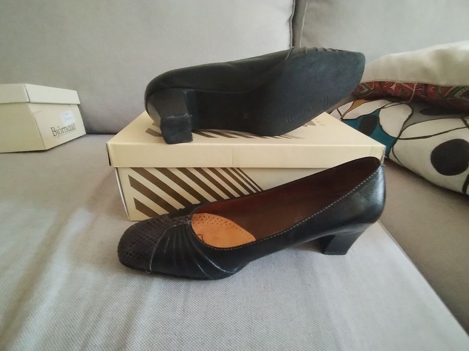 Sapatos de Salto Baixo em pele, "Horas Cómodas" N.º 36