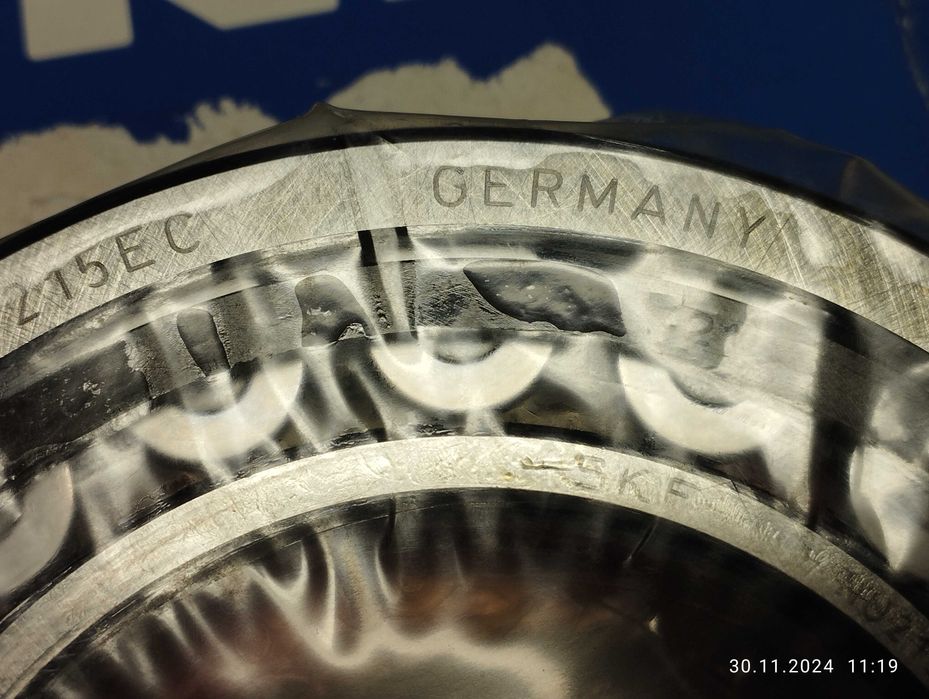 215 Подшипник роликовый SKF Германия