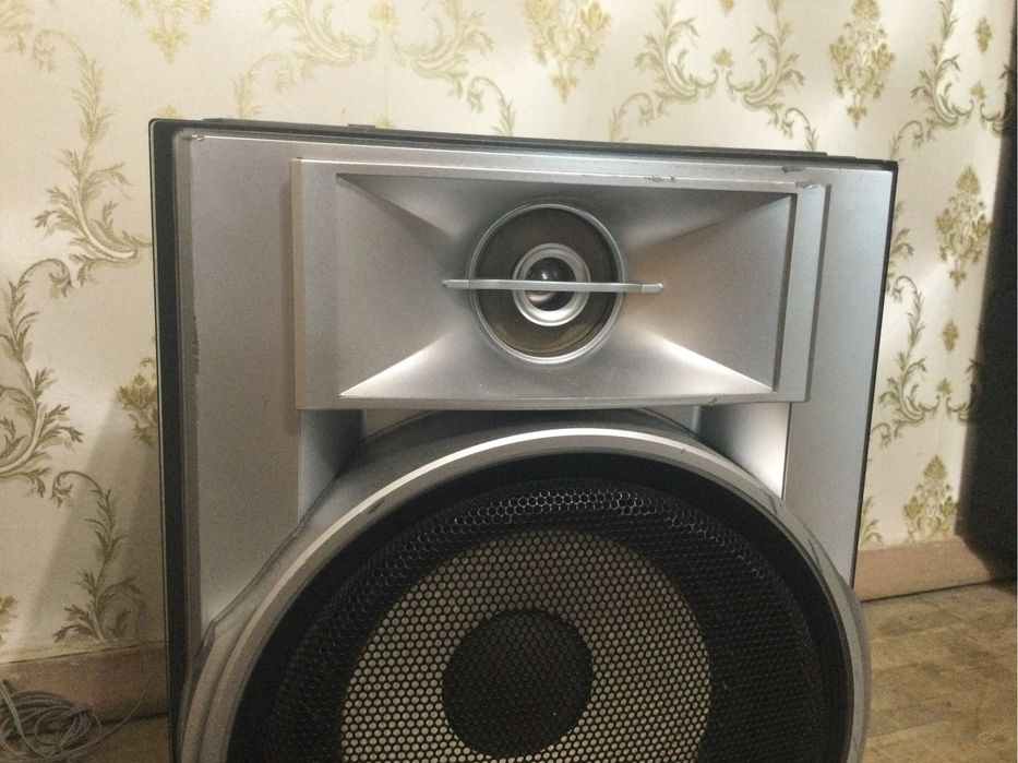 Флагманский Sony MHC-RV777D с колонками по 2х140вт музыкальный центр