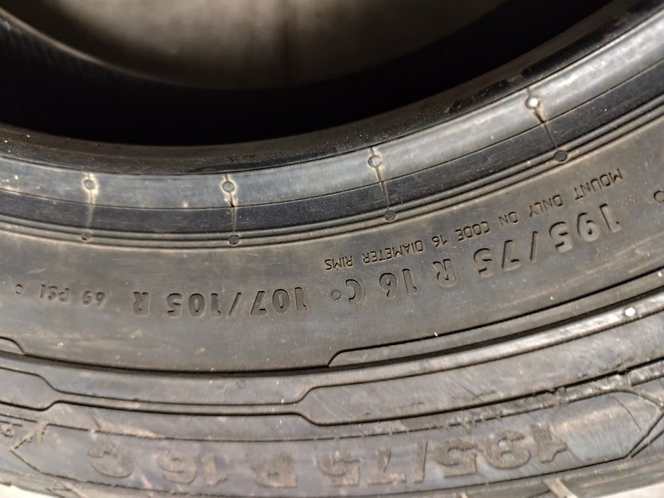 Pneus 195/75r16C Continental ocasião