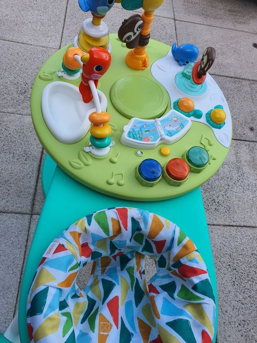 Mesa de brincar para bebes com cadeira giratória