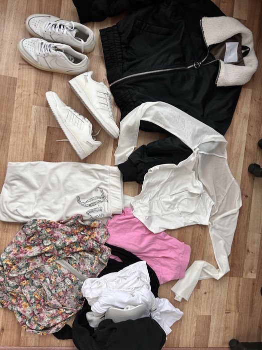 Пакет жіночих речей