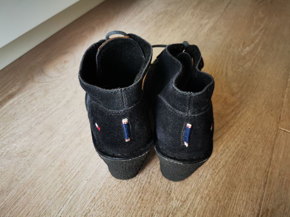 Buty botki damskie Tommy Hilfiger r. 38 granatowe na koturnie zamsz