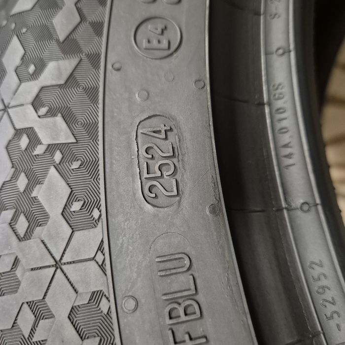 235/60R 18 Continental zima