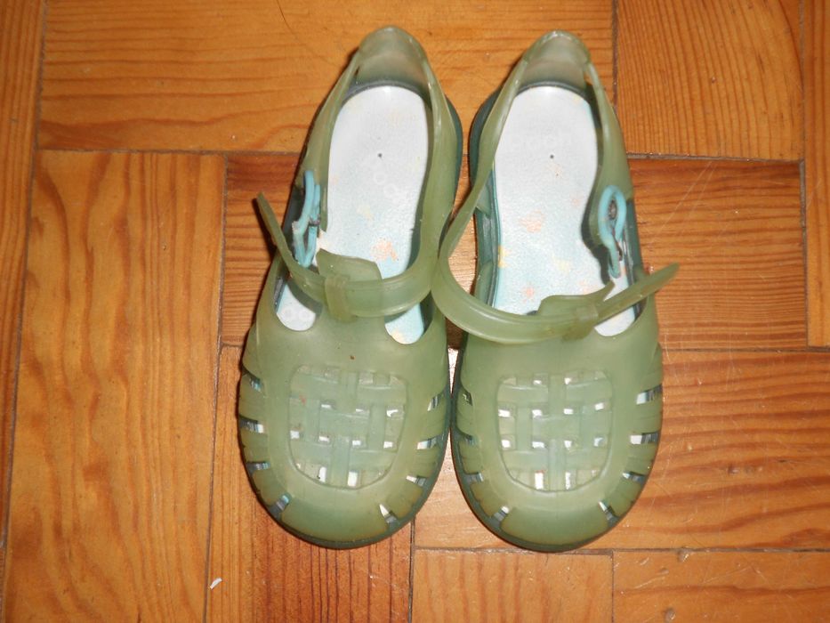 Sandalias Keen e tenis New Balance nr24