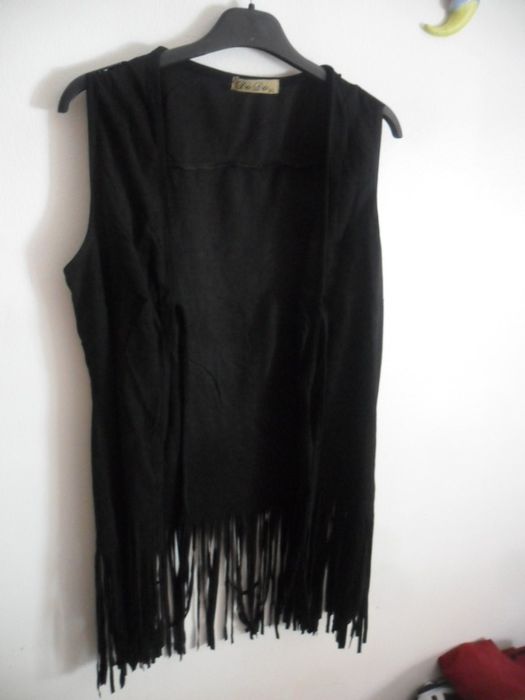 Colete preto novo com franjinhas entrega imediata