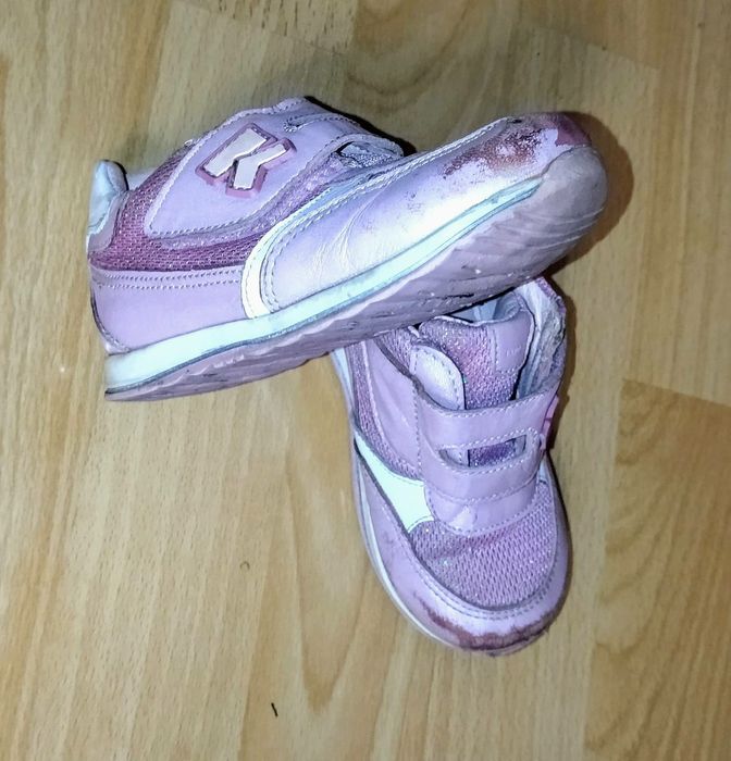 Детские кожаные кроссовки.  Фирменные . Размер - 24,26,29,30.