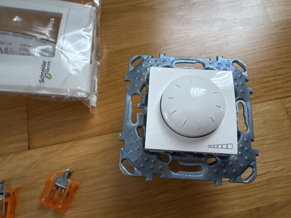 Дімер Schneider Electric