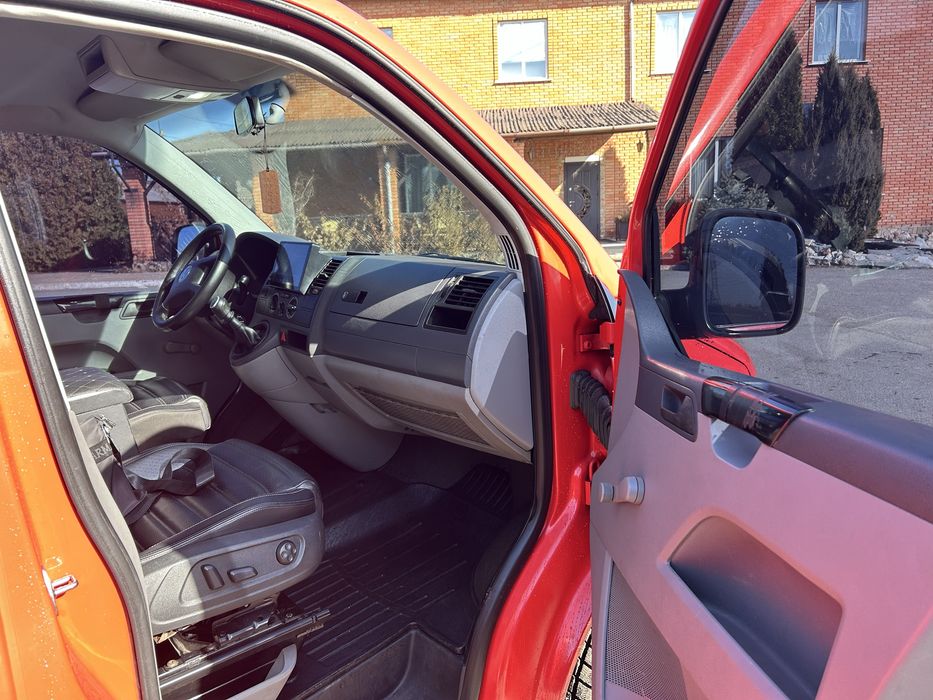 Продам авто VOLKSWAGEN T5 пасажир