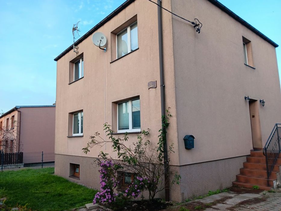 Dom na wynajem lub sprzedaż, wolnostojący, budynek gospodarczy z garażami