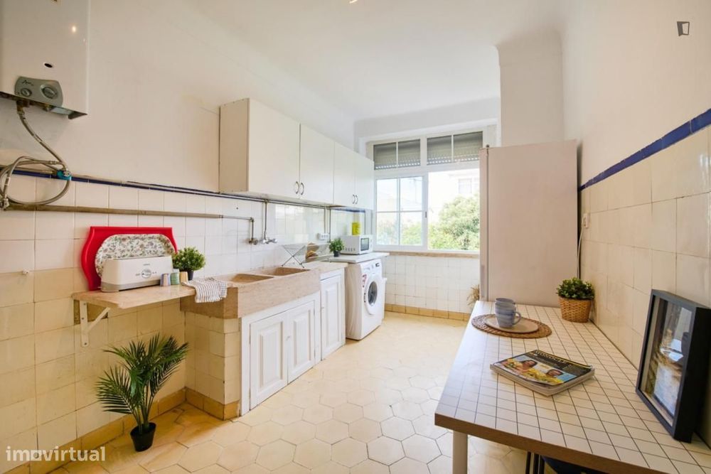 Quarto - localizado em Alvalade Lisbon