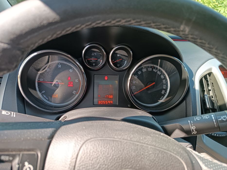 Продам Opel astra j